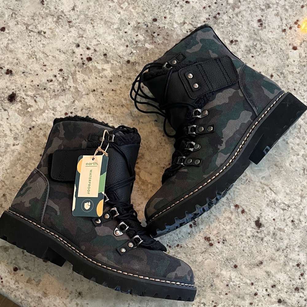NWT Earth‎ Kodiak Glacier Boots 6
